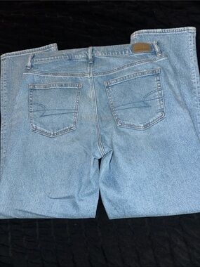 American Eagle Super high rise Light Blue Relaxed Women's Jeans sz 12 EUC